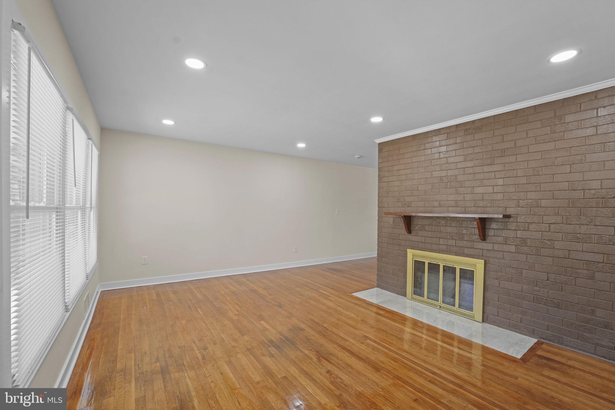 NEW CARROLLTON - Residential