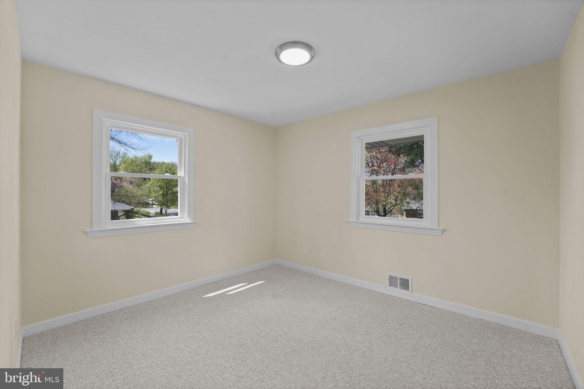 NEW CARROLLTON - Residential