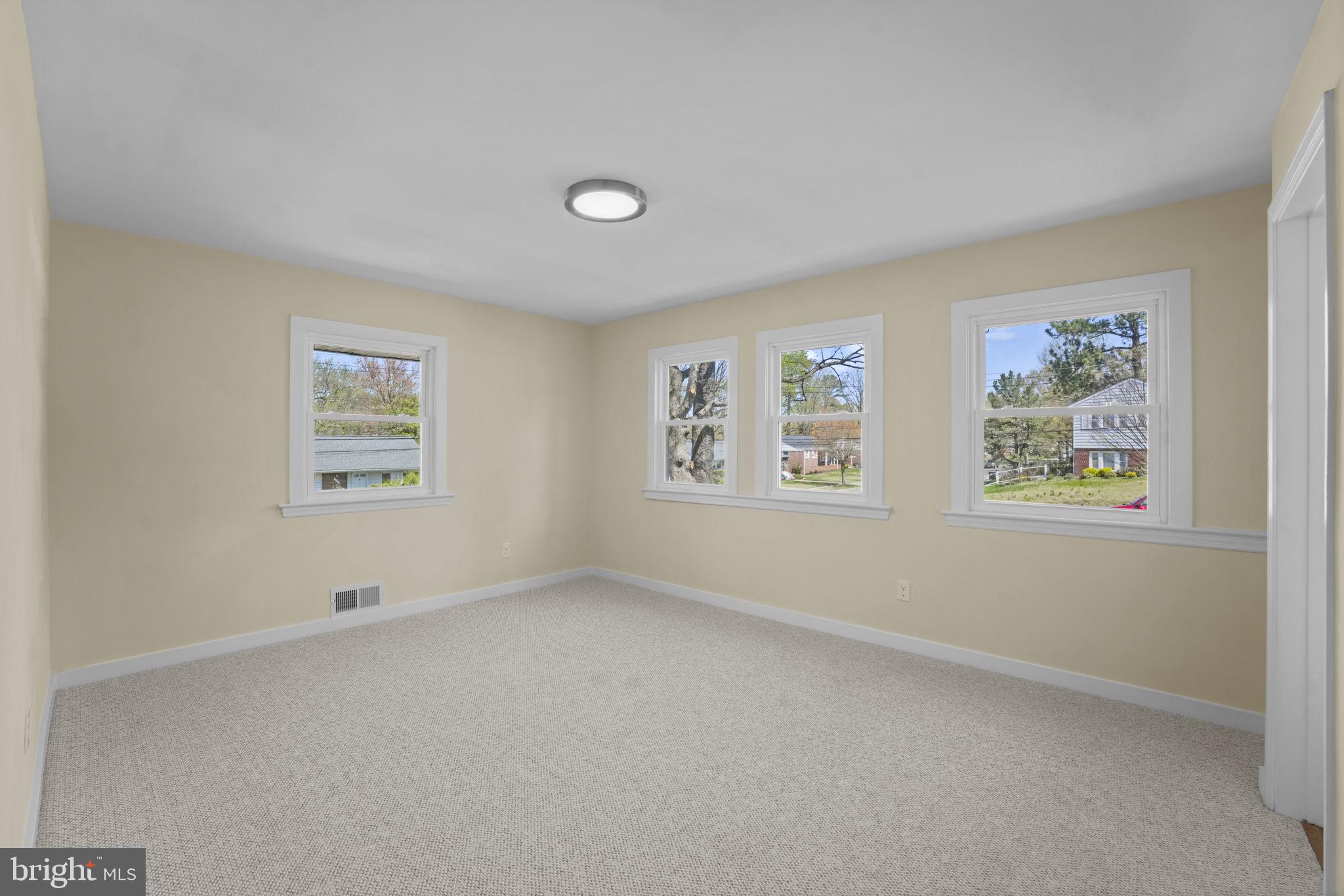 NEW CARROLLTON - Residential