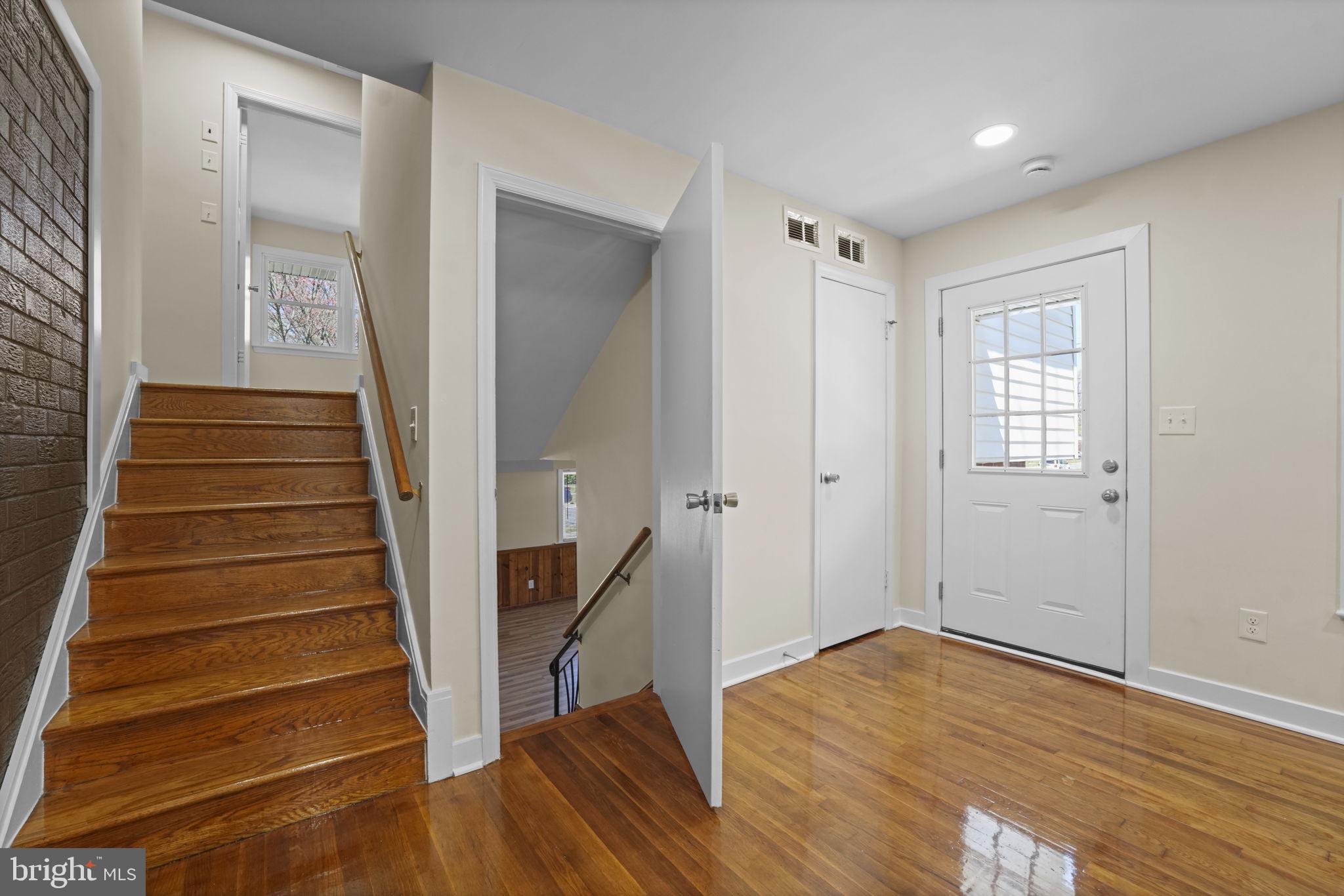 NEW CARROLLTON - Residential