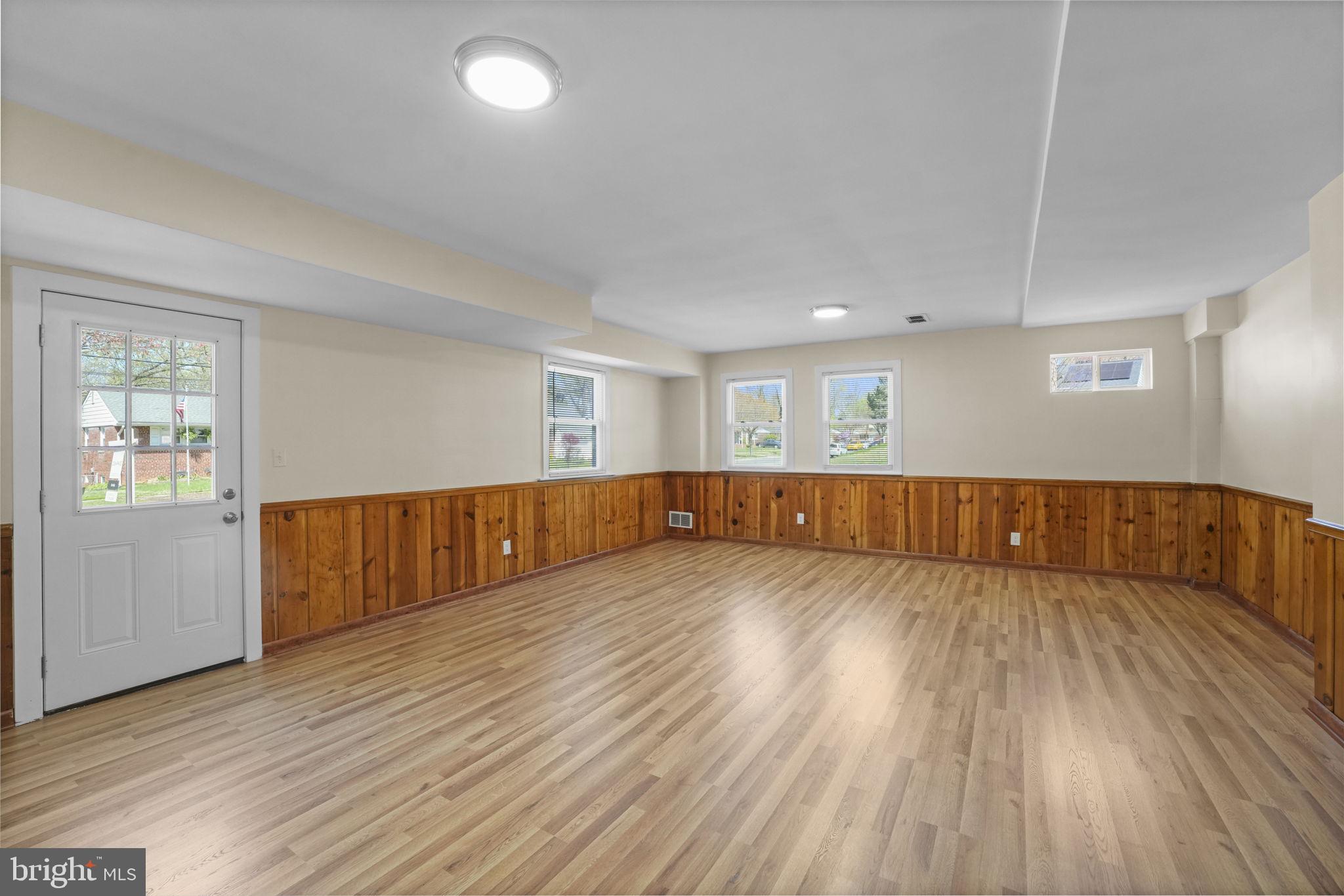 NEW CARROLLTON - Residential