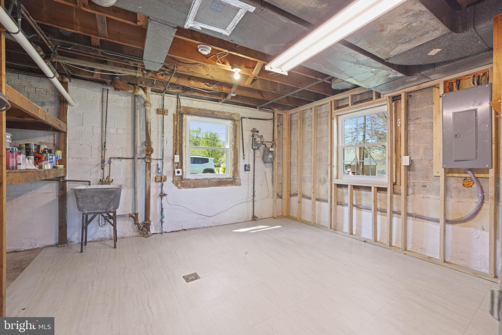 NEW CARROLLTON - Residential