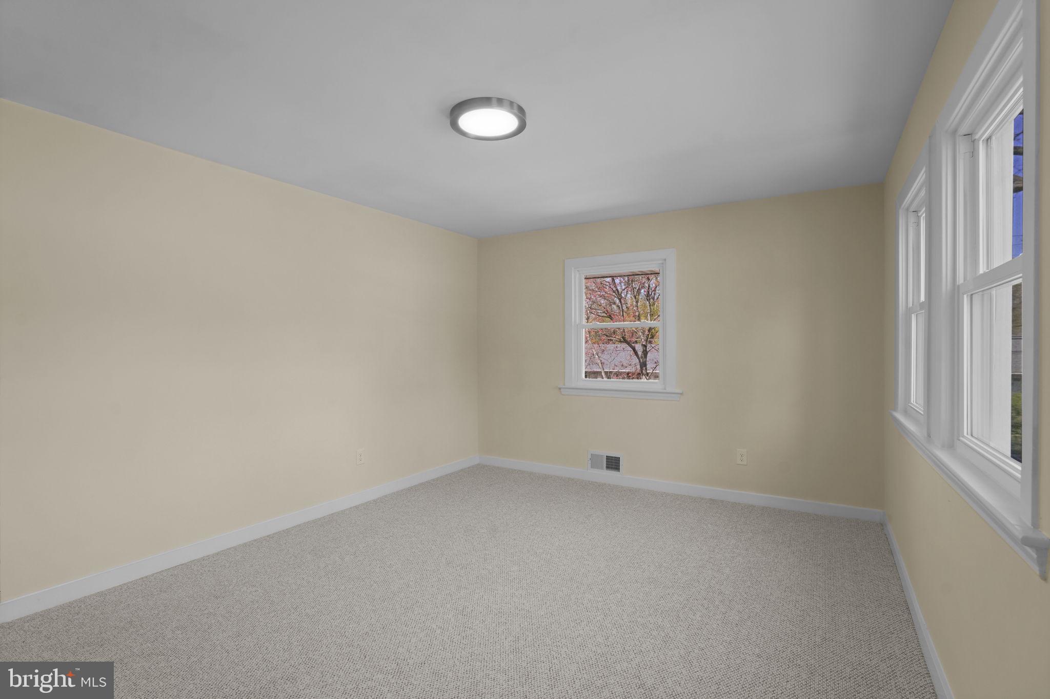 NEW CARROLLTON - Residential