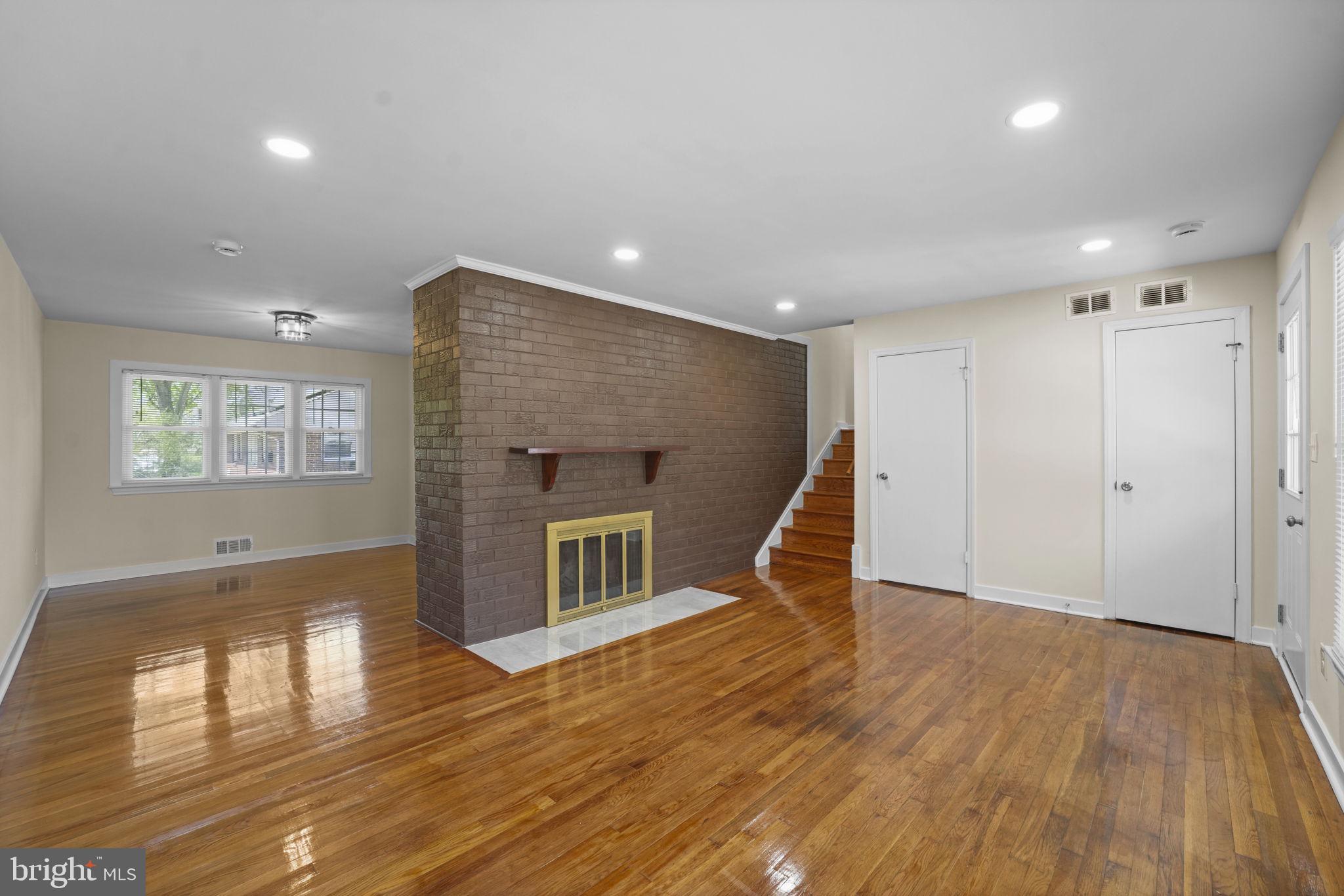 NEW CARROLLTON - Residential