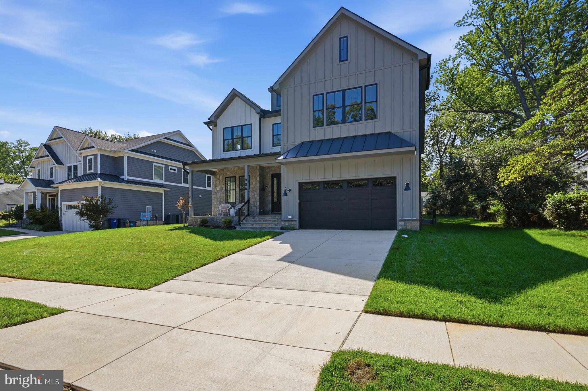 906 HILLCREST DRIVE SW