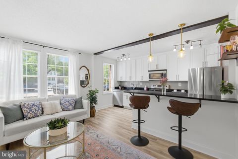 Photo of 504 Bashford Lane #3111, ALEXANDRIA, VA 22314 (MLS # VAAX2060030)