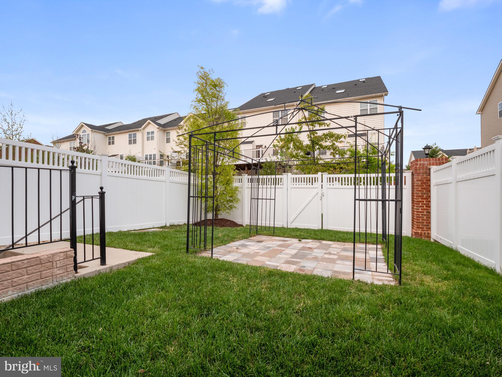 MARLBORO RIDGE - Residential