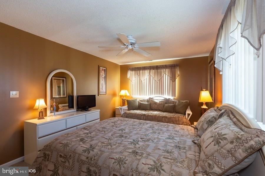 HIDDEN HARBOR - Residential