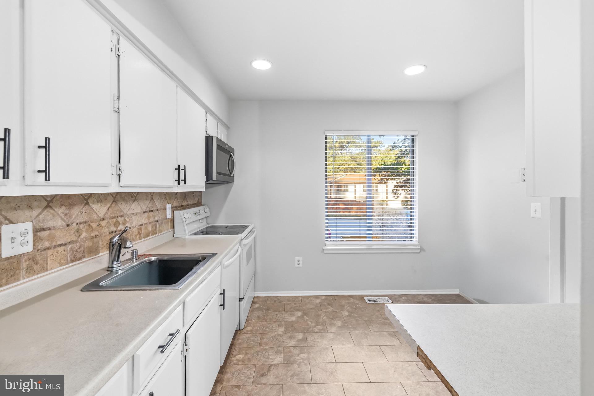 KIMBERLY WOODS VILLAGE - Residential Lease