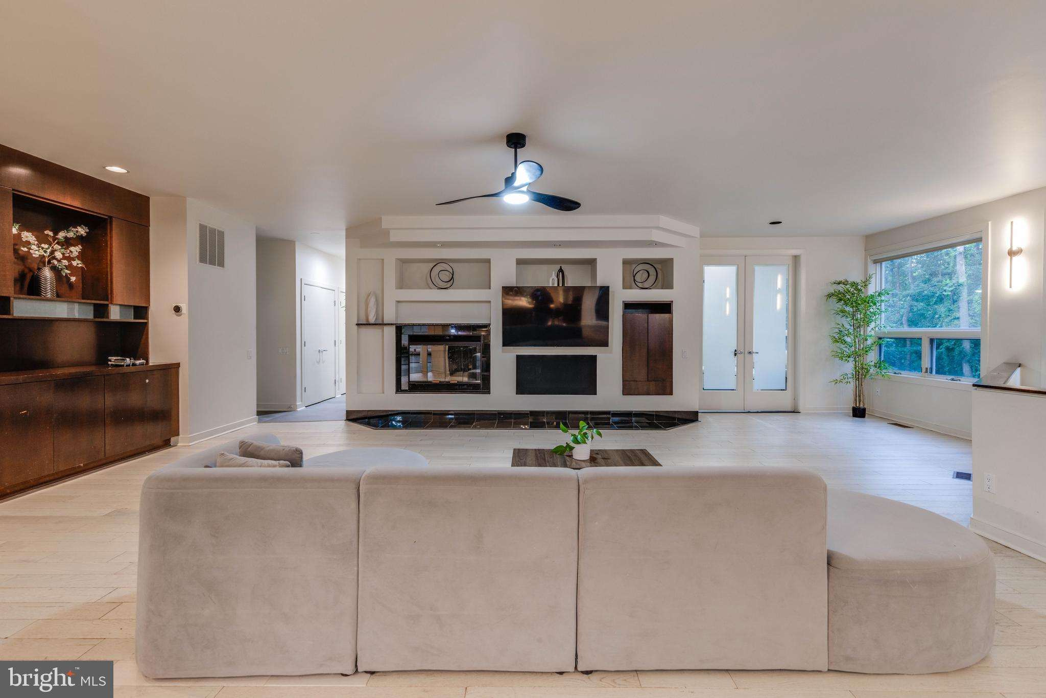 1 FOREST BLUFF COURT