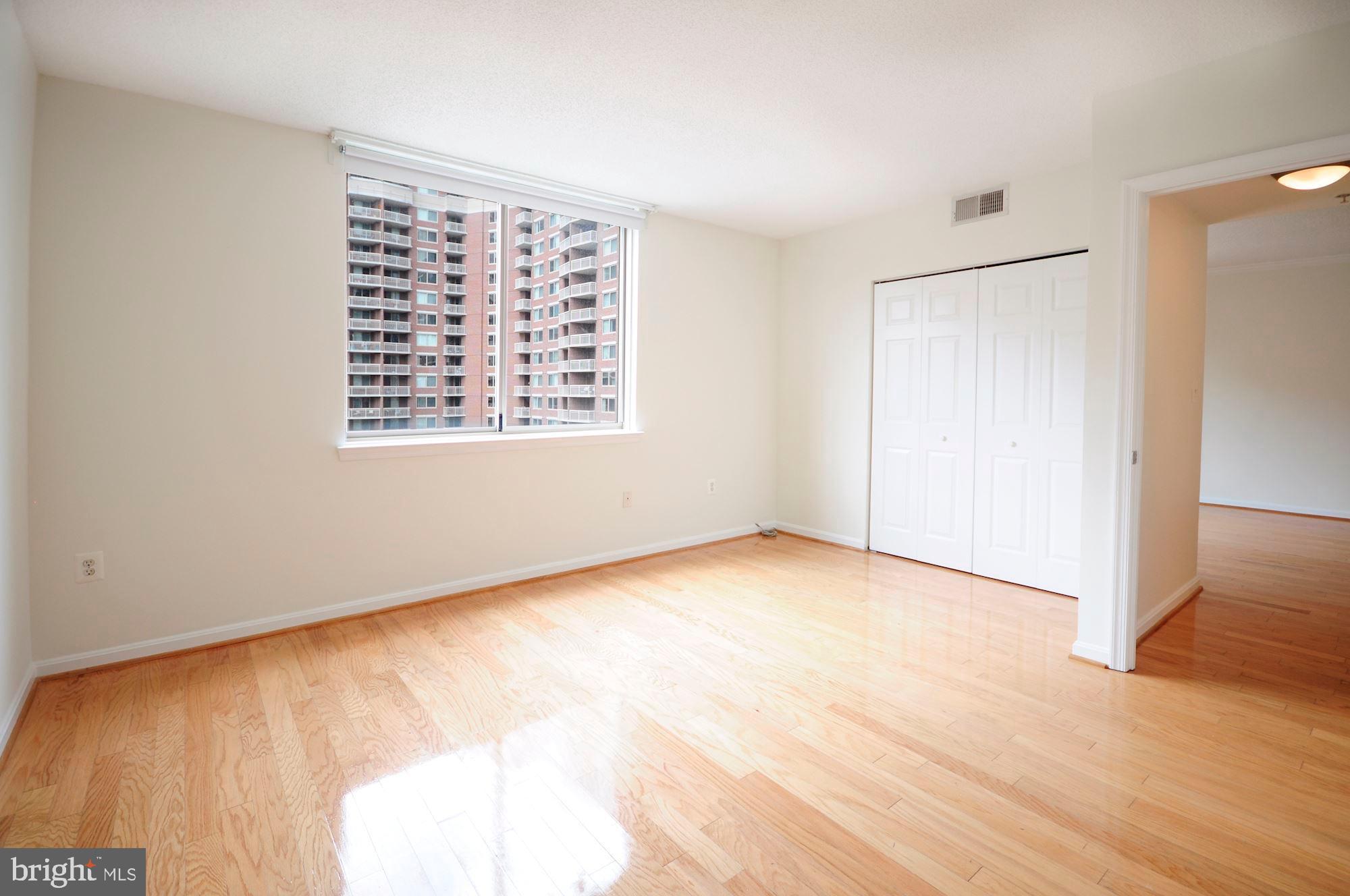 LEXINGTON SQUARE - Residential Lease