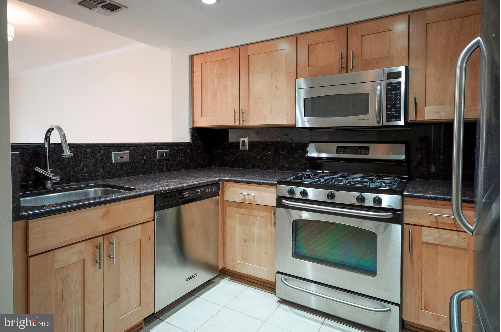 LEXINGTON SQUARE - Residential Lease