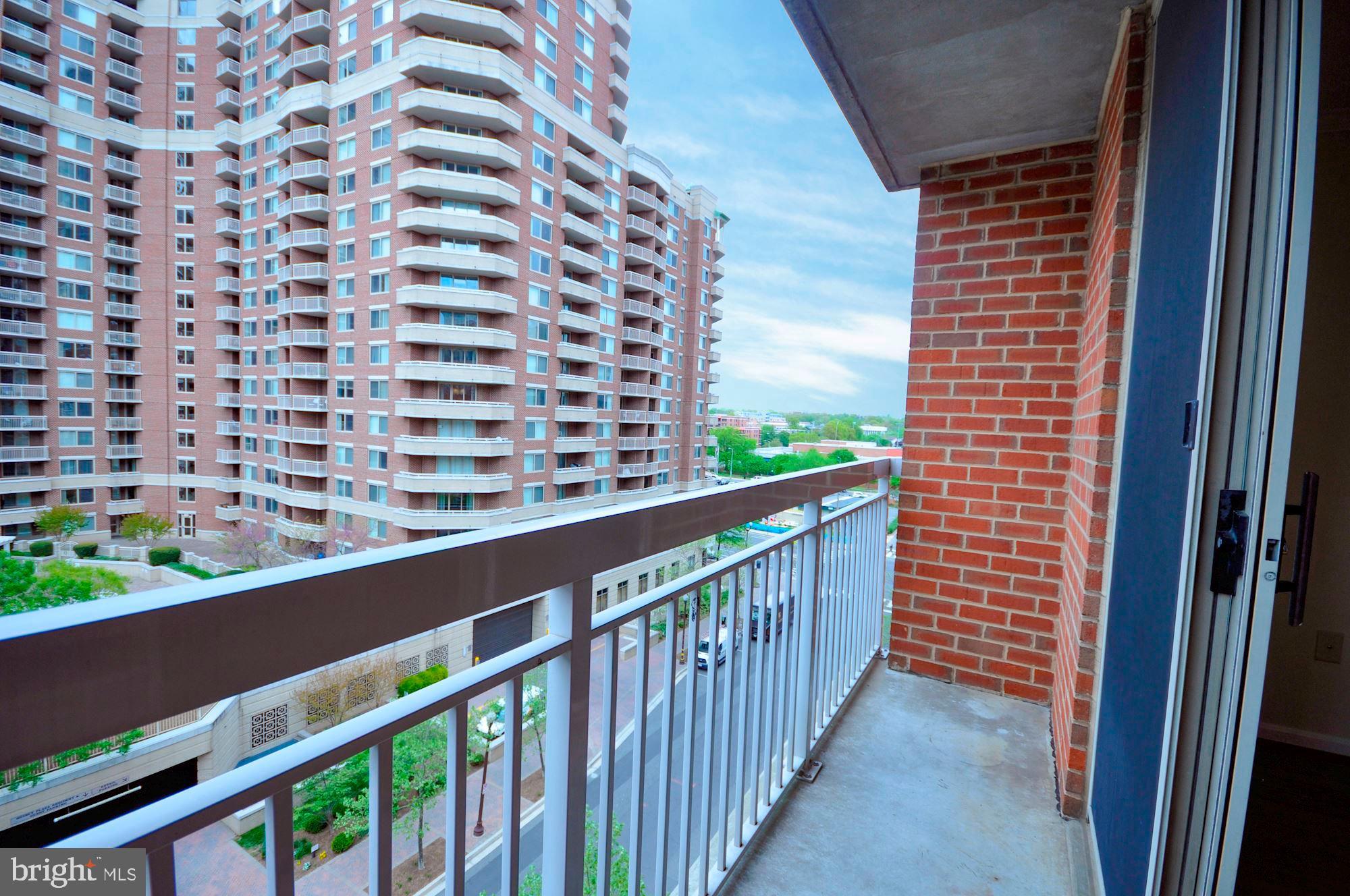 LEXINGTON SQUARE - Residential Lease