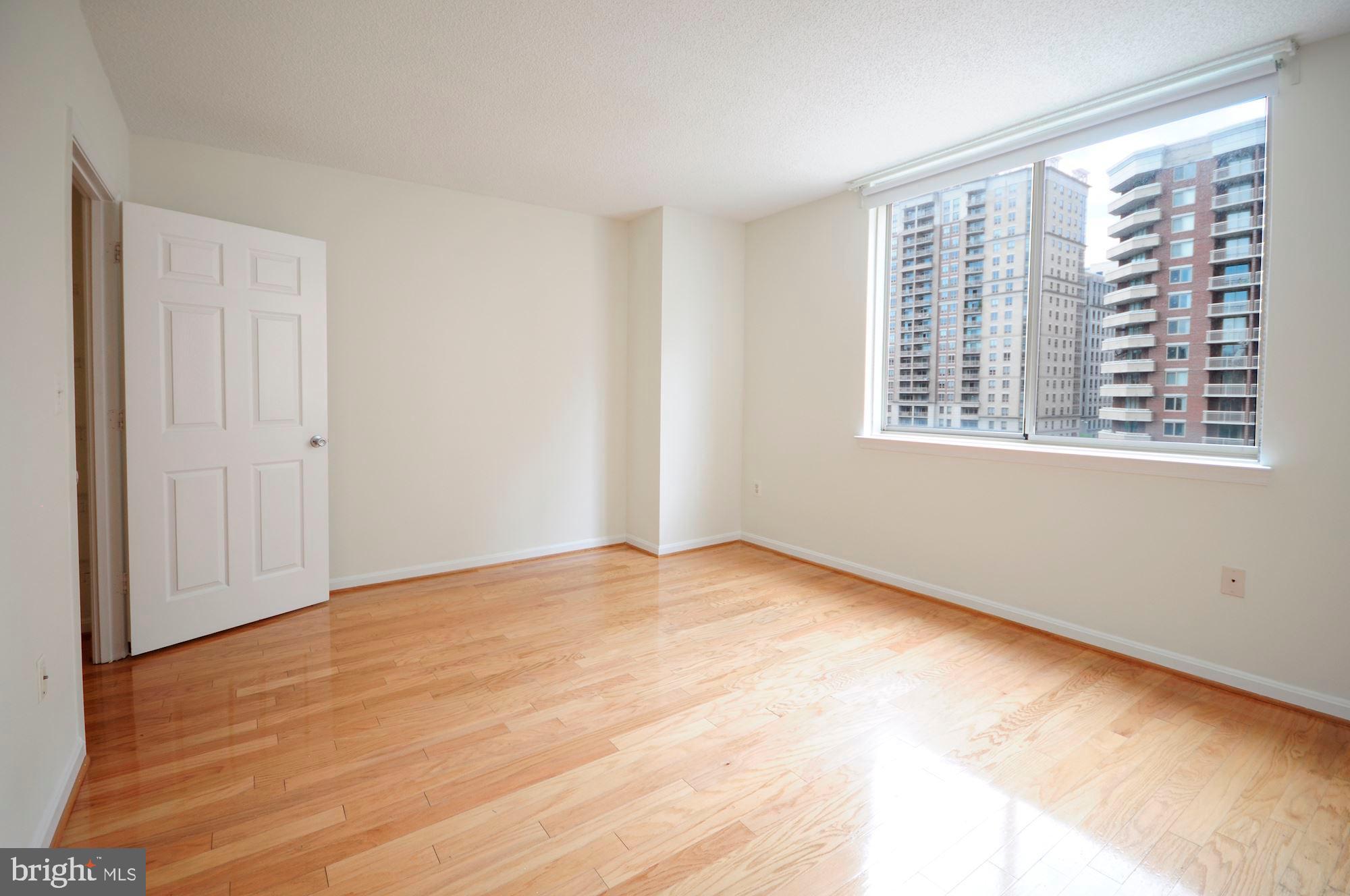 LEXINGTON SQUARE - Residential Lease