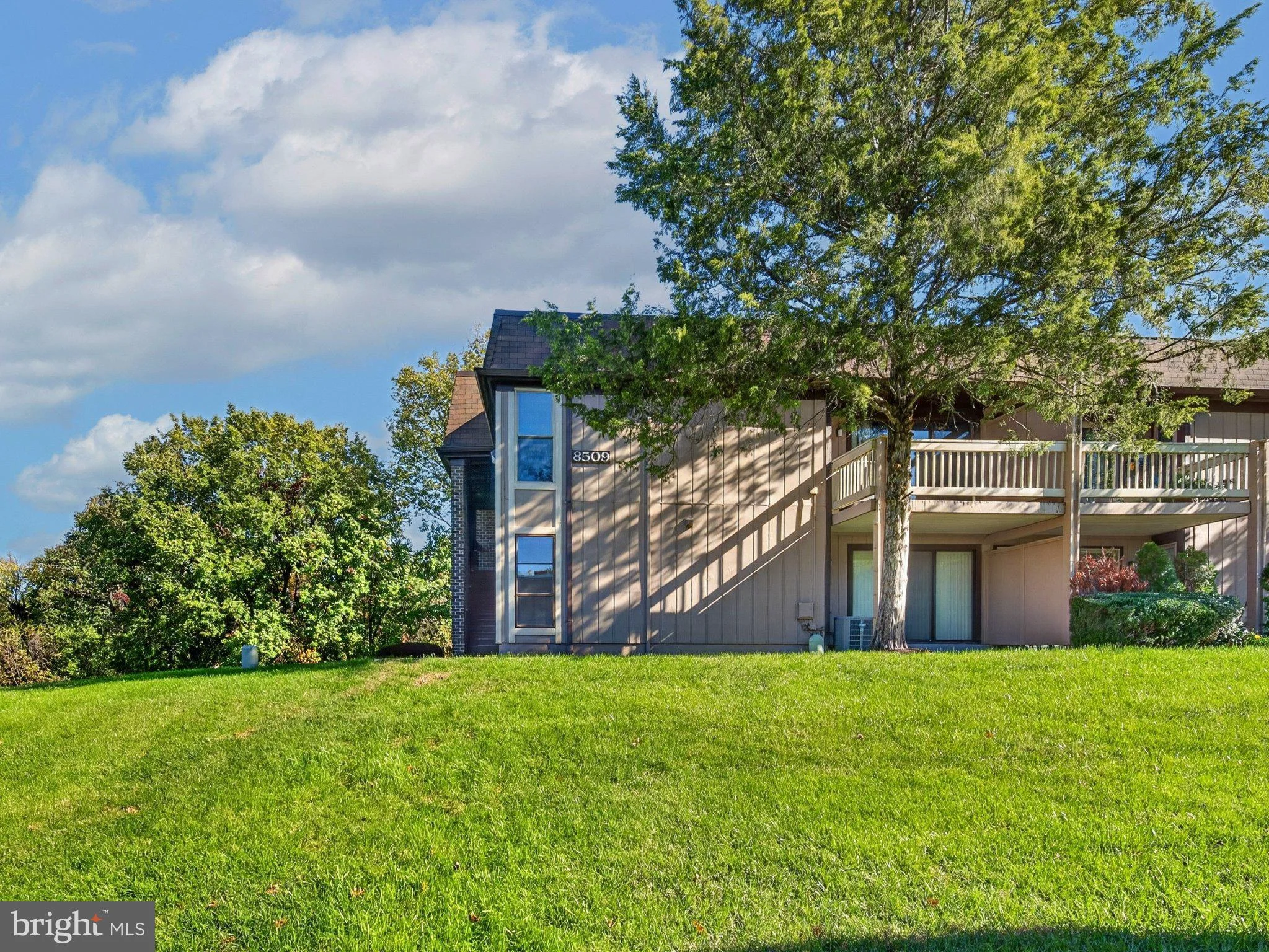 8509 Barrington Court Unit E