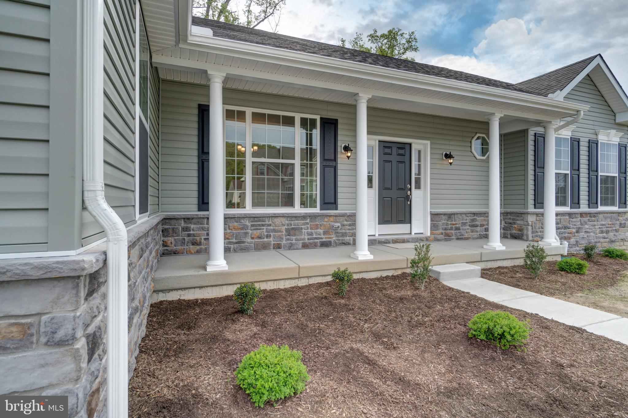 211 LAKS COURT JEFFERSON