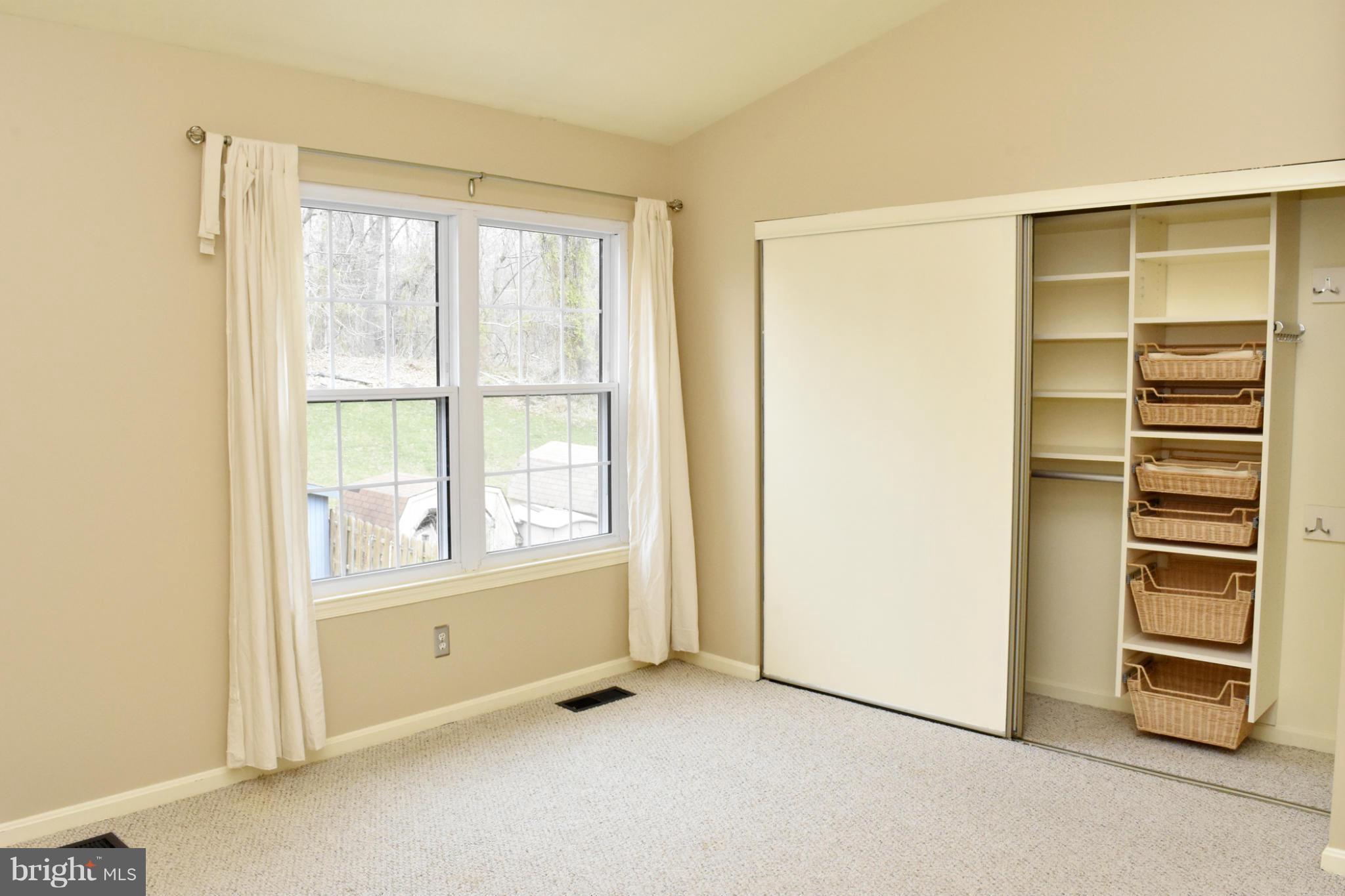 GLENSHIRE TOWNE - Residential Lease