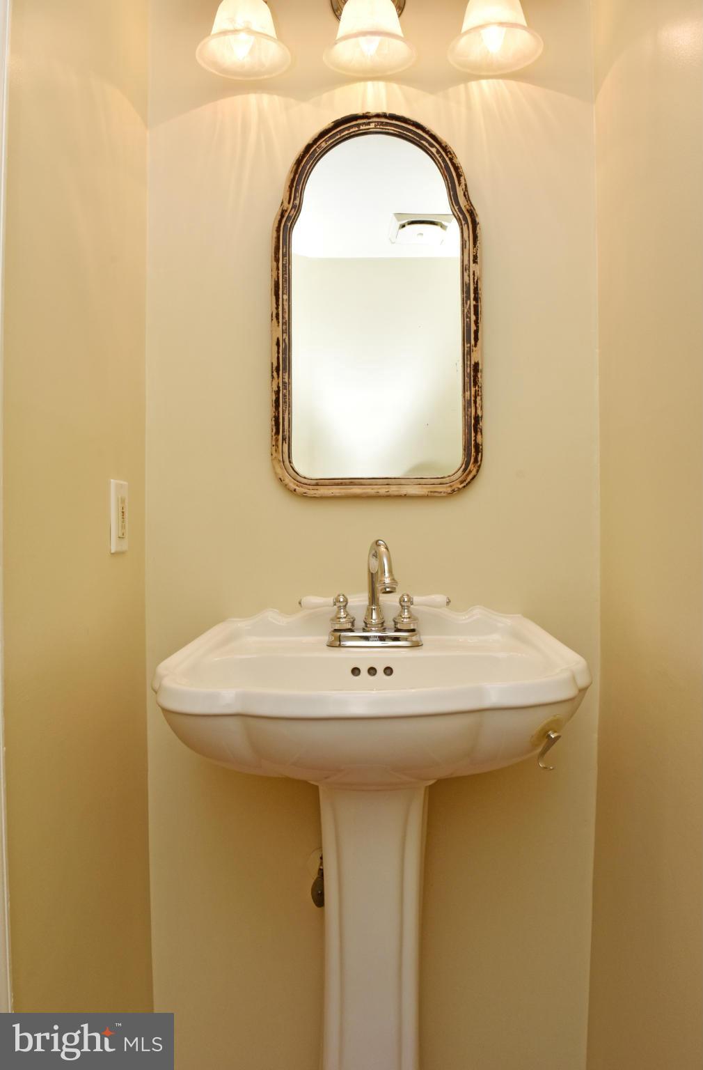 GLENSHIRE TOWNE - Residential Lease