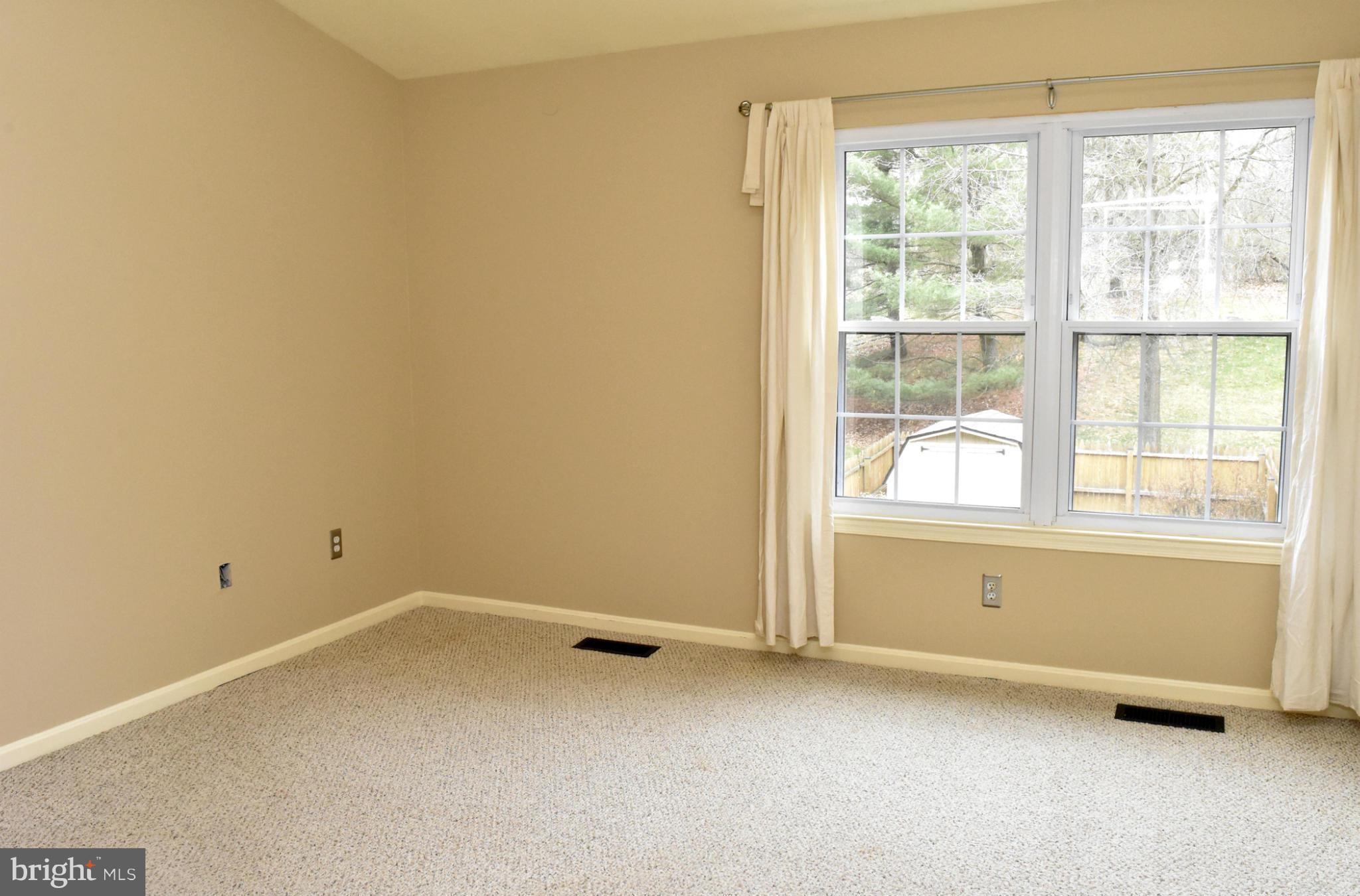 GLENSHIRE TOWNE - Residential Lease