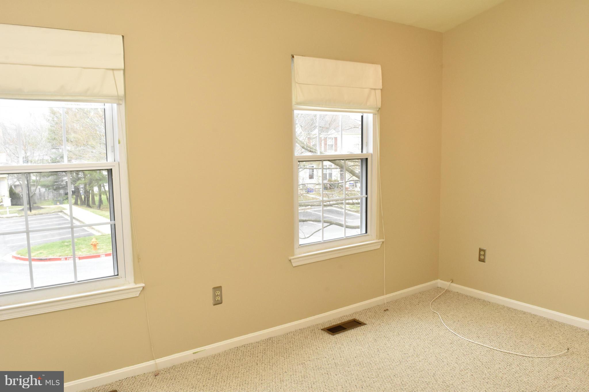 GLENSHIRE TOWNE - Residential Lease