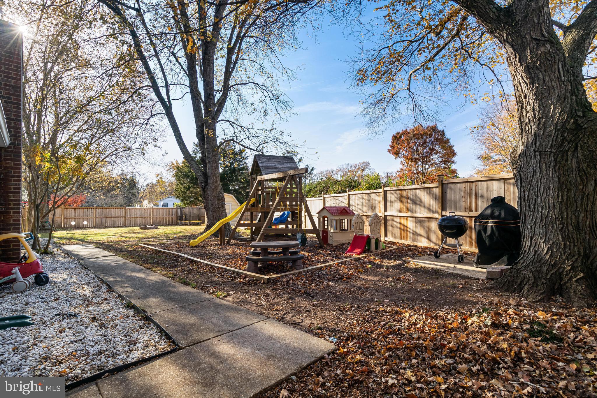 BRETON BAY ESTATES - Residential Lease