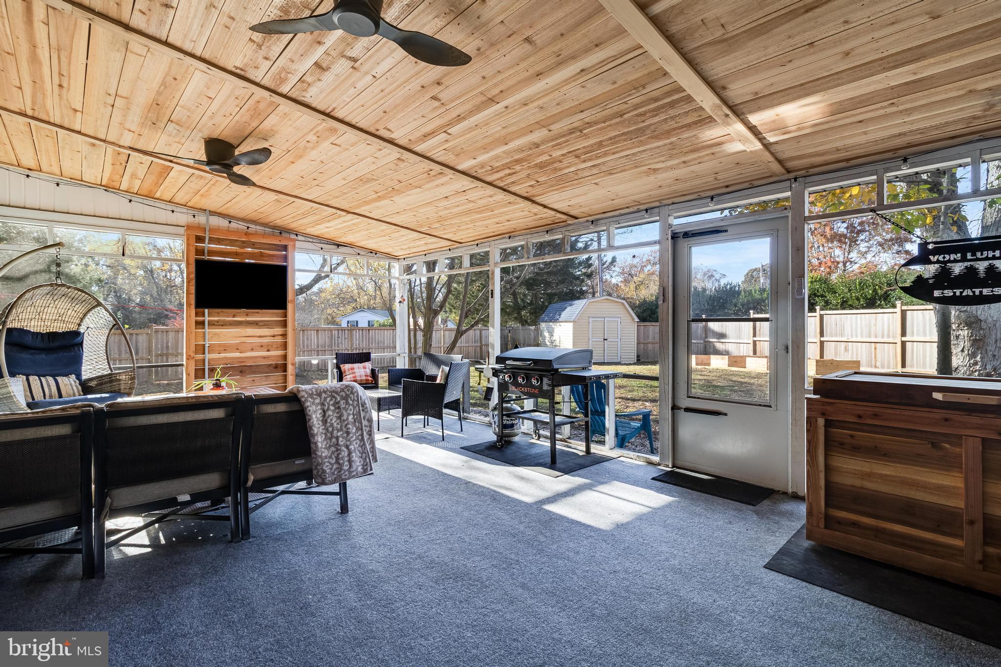 BRETON BAY ESTATES - Residential Lease