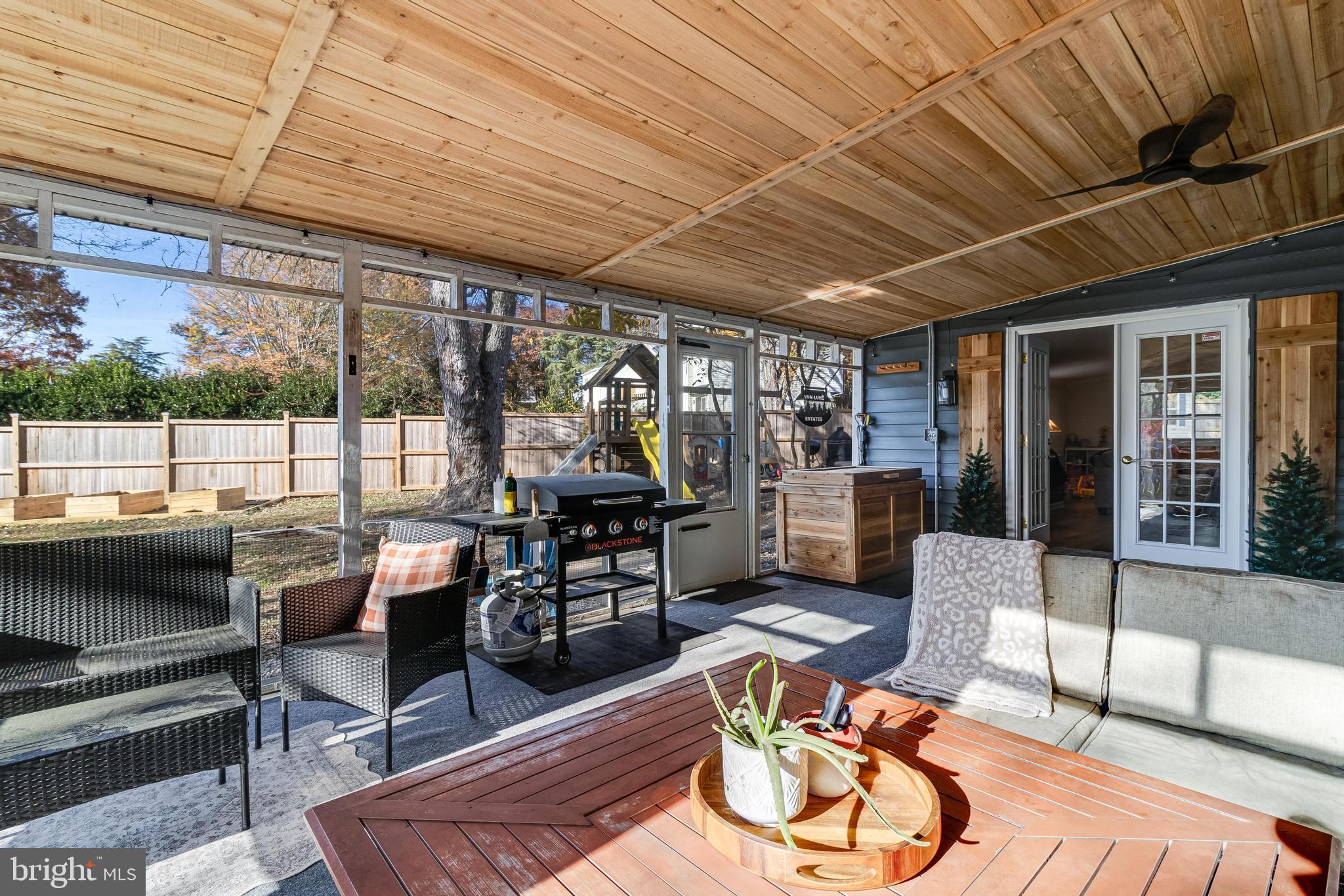 BRETON BAY ESTATES - Residential Lease