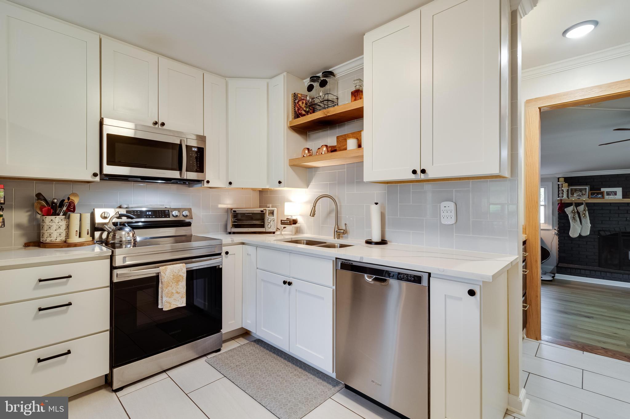 BRETON BAY ESTATES - Residential Lease