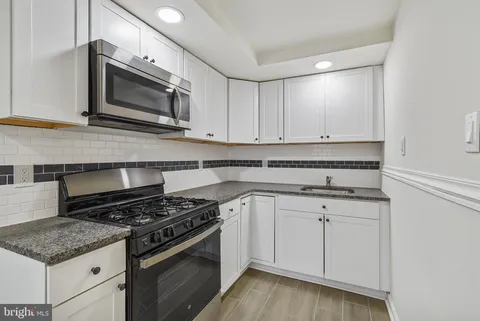 1246 Wycombe Avenue, Darby, PA MLS: PADE2104930