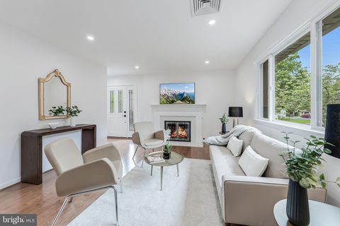 Photo of 5735 4th Street S, ARLINGTON, VA 22204 (MLS # VAAR2070832)