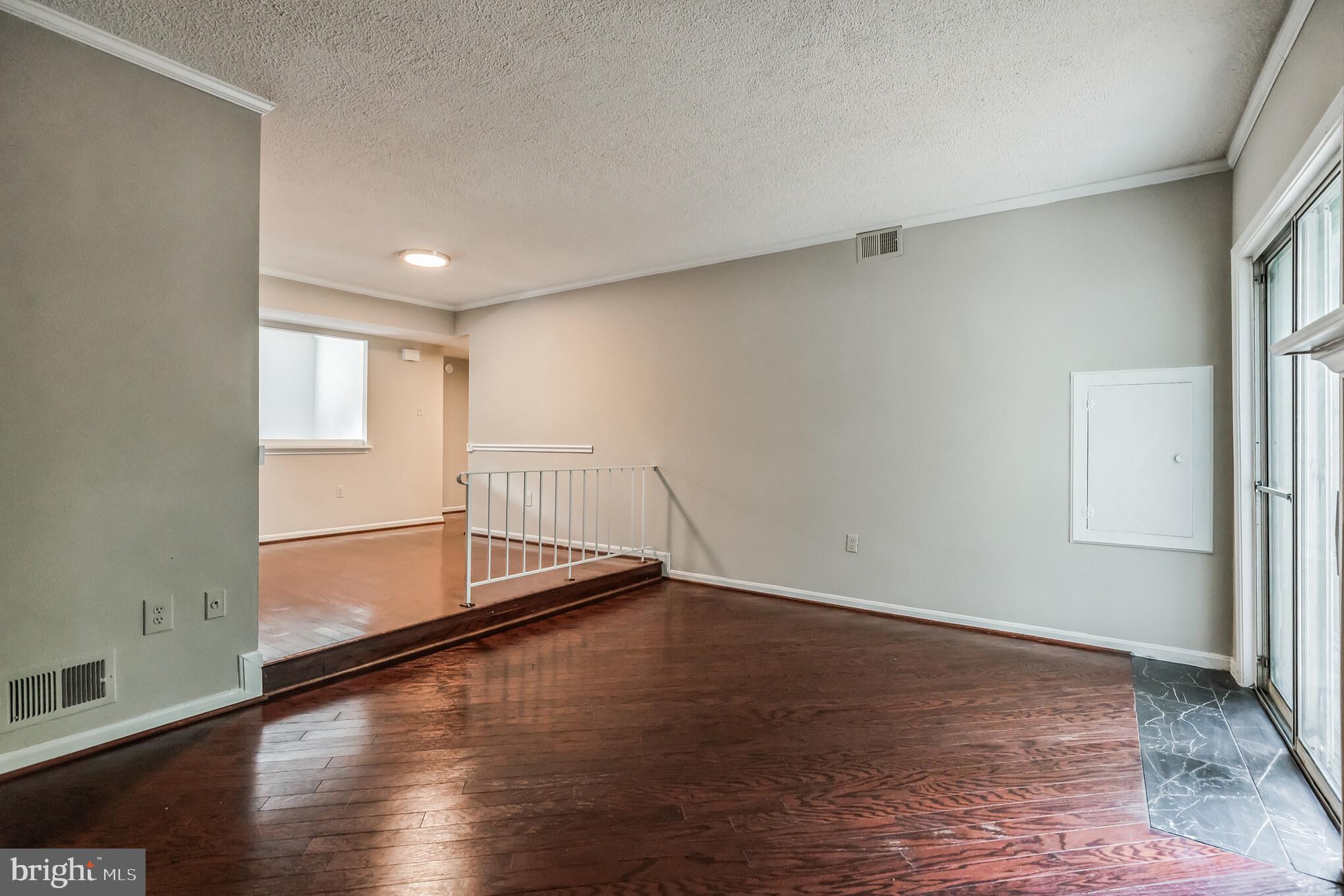 ARBORY CONDO-PHASE 9> - Residential