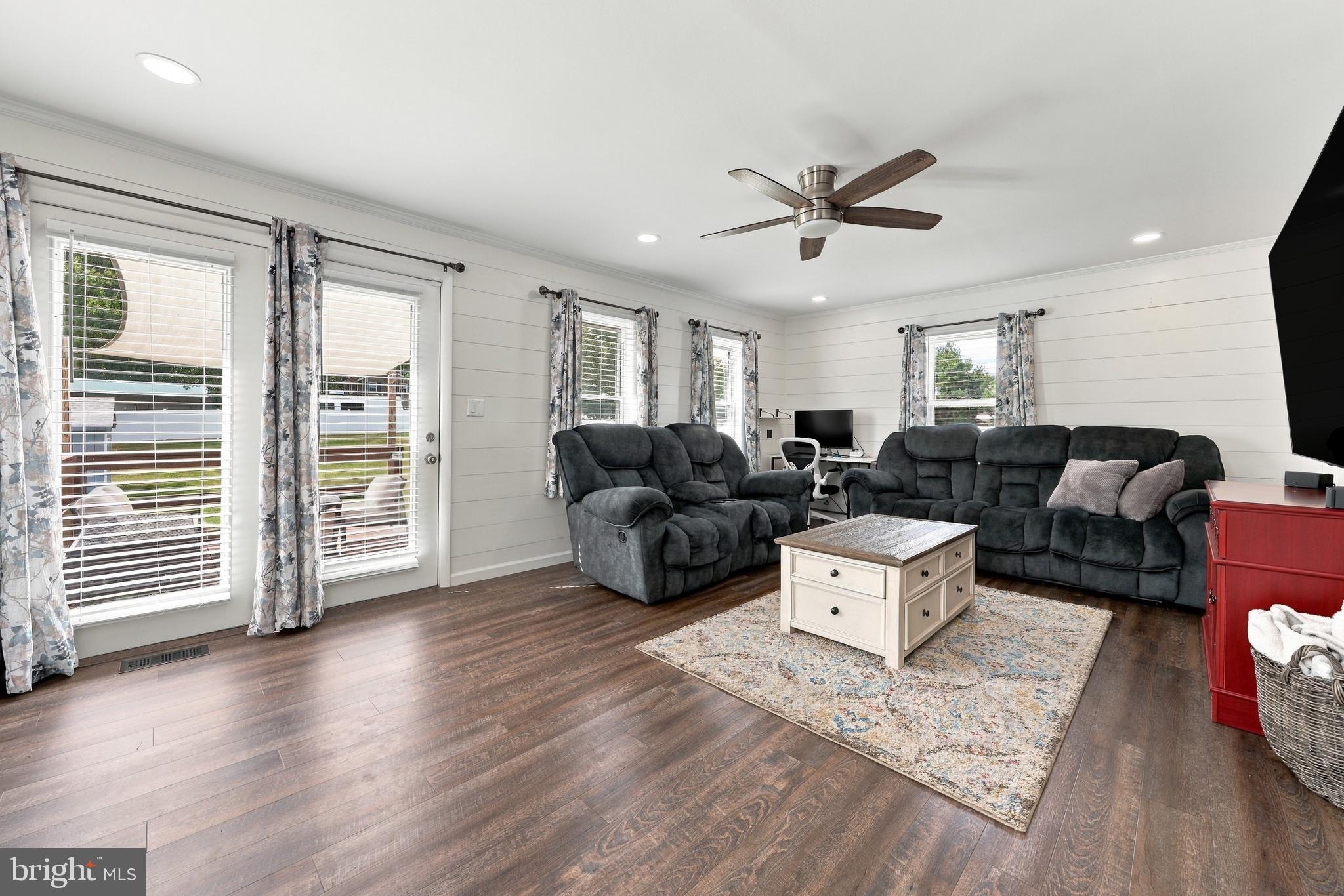 989 BOUNDARY ROAD
