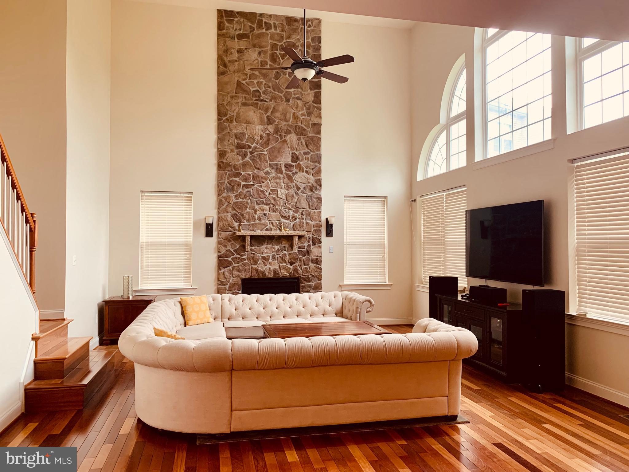 COLUMBIA HILLS - Residential Lease