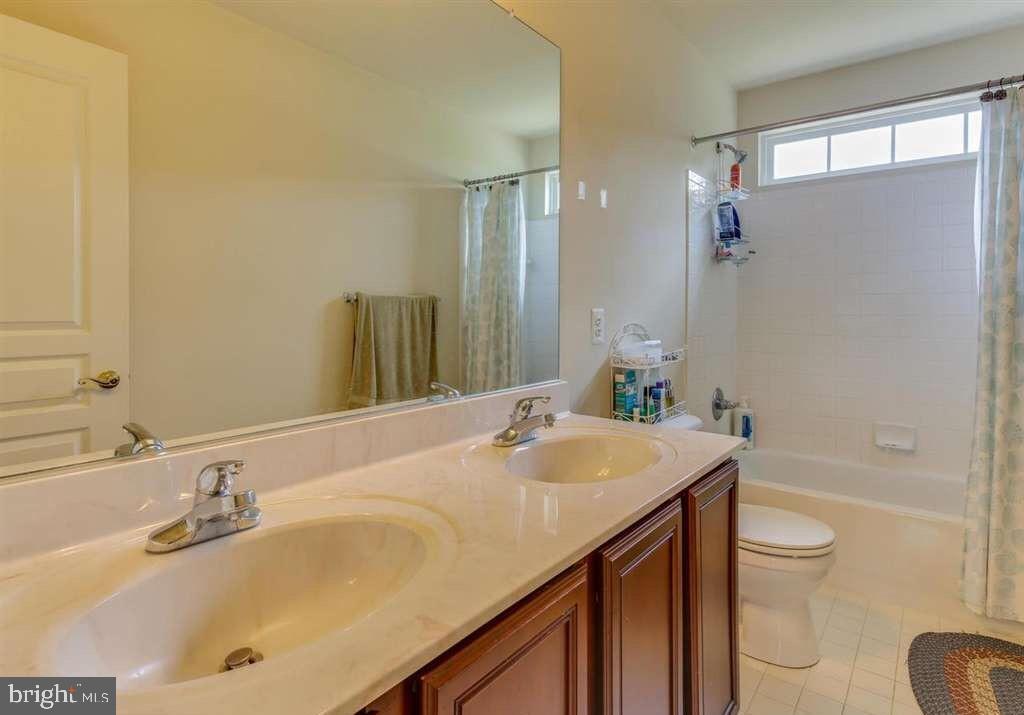 COLUMBIA HILLS - Residential Lease