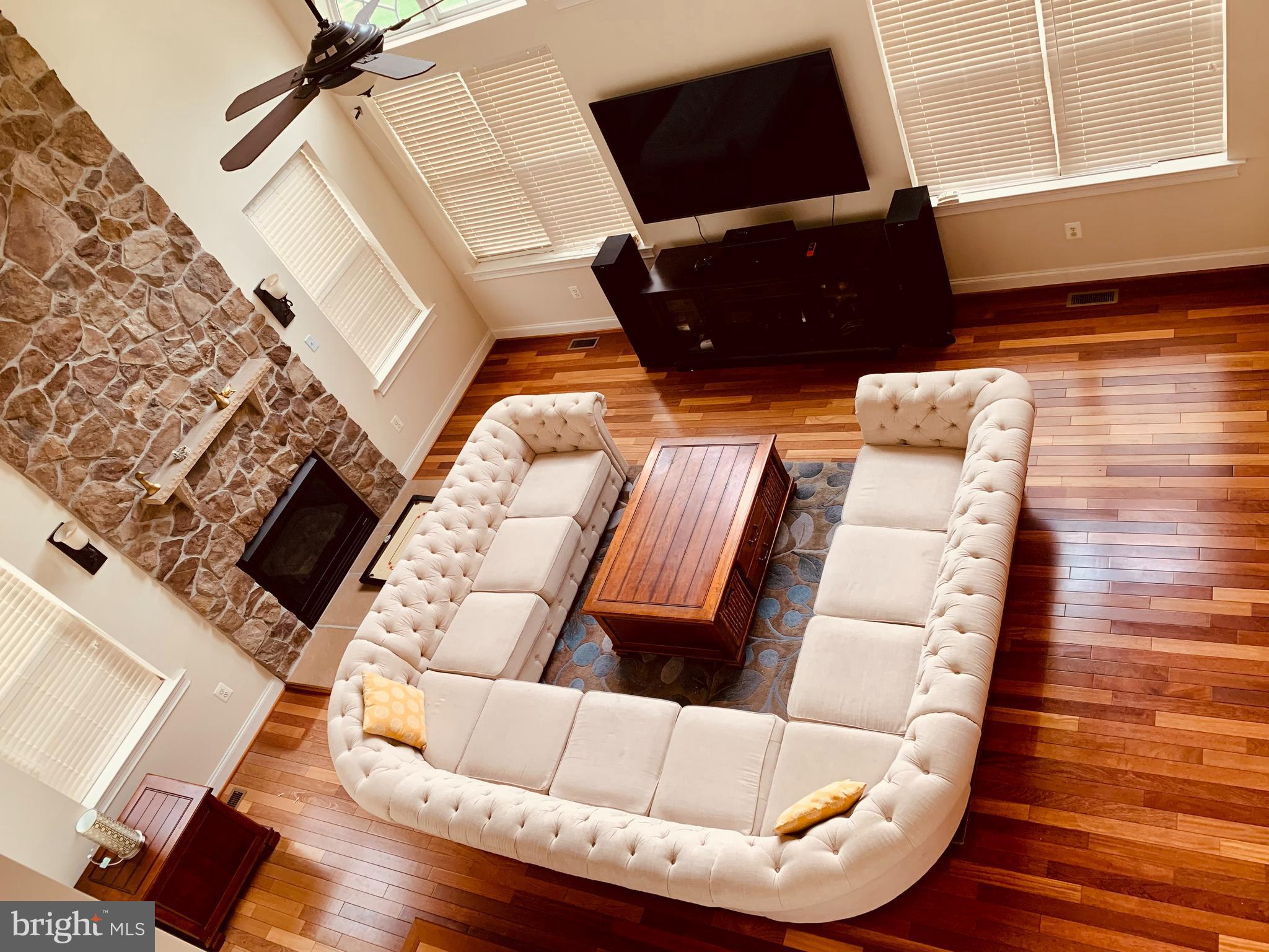 COLUMBIA HILLS - Residential Lease