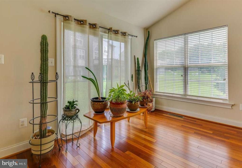 COLUMBIA HILLS - Residential Lease