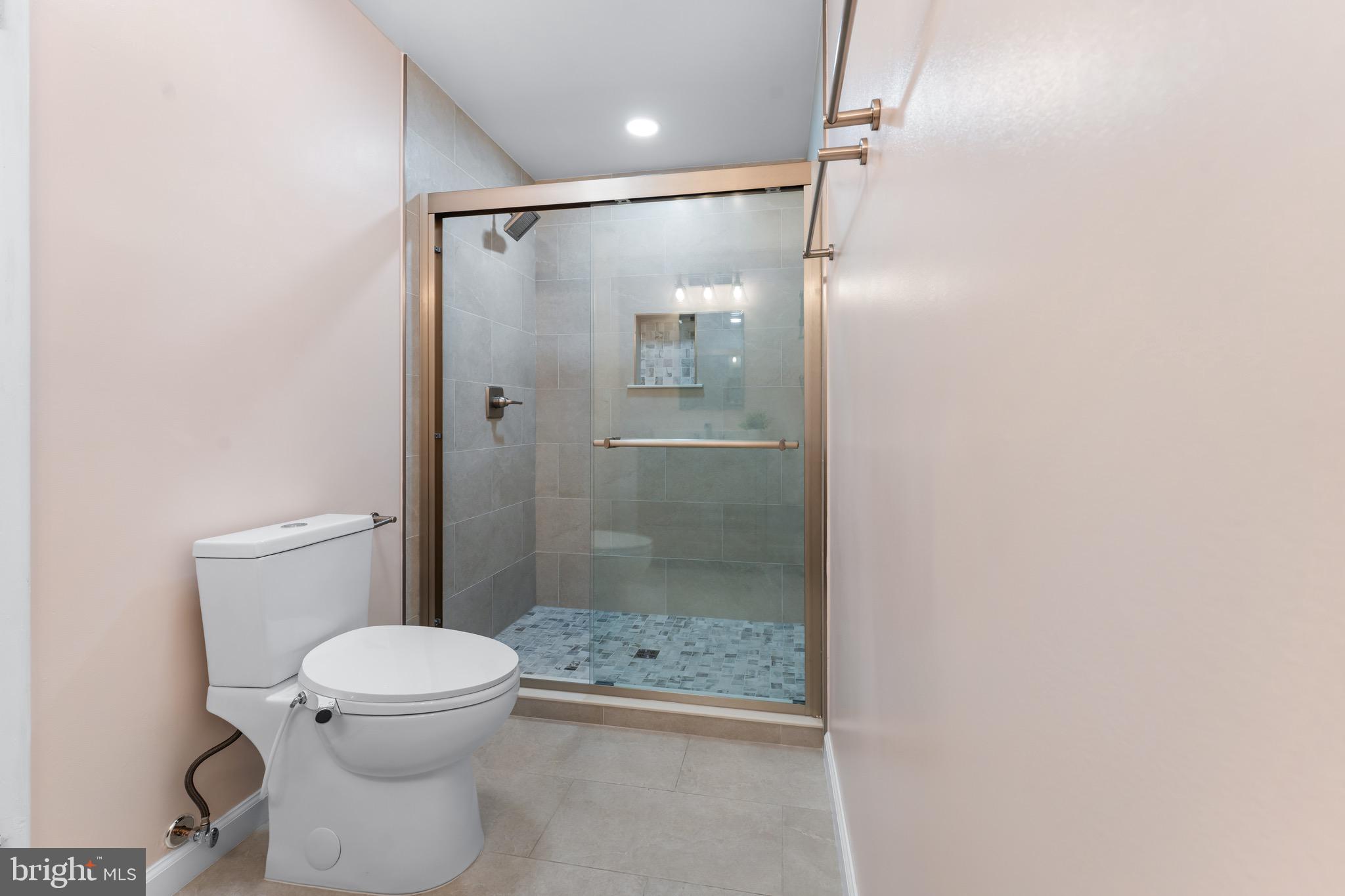 HUNTLEY SQUARE CONDOMINIUMS - Residential