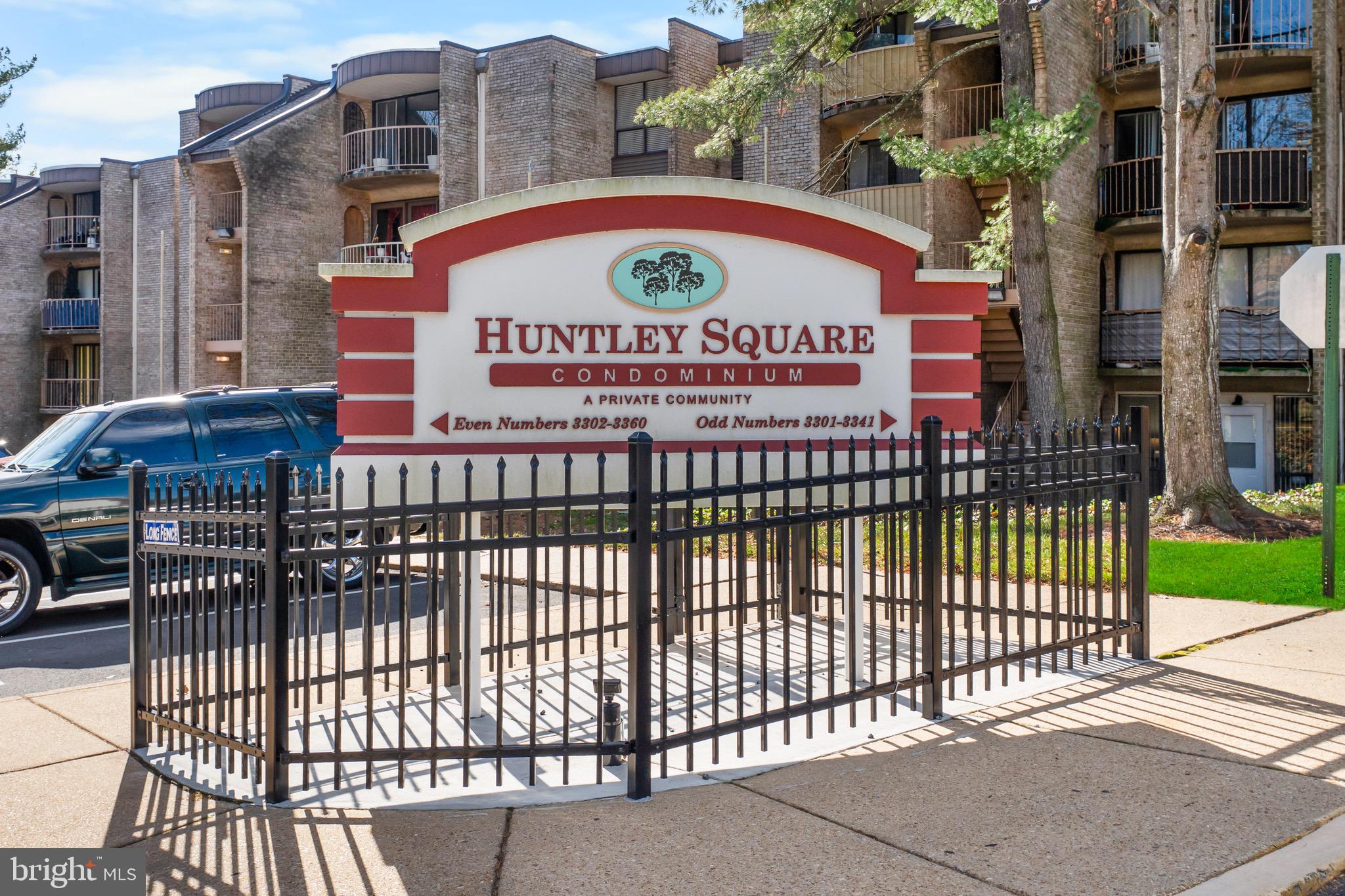 HUNTLEY SQUARE CONDOMINIUMS - Residential