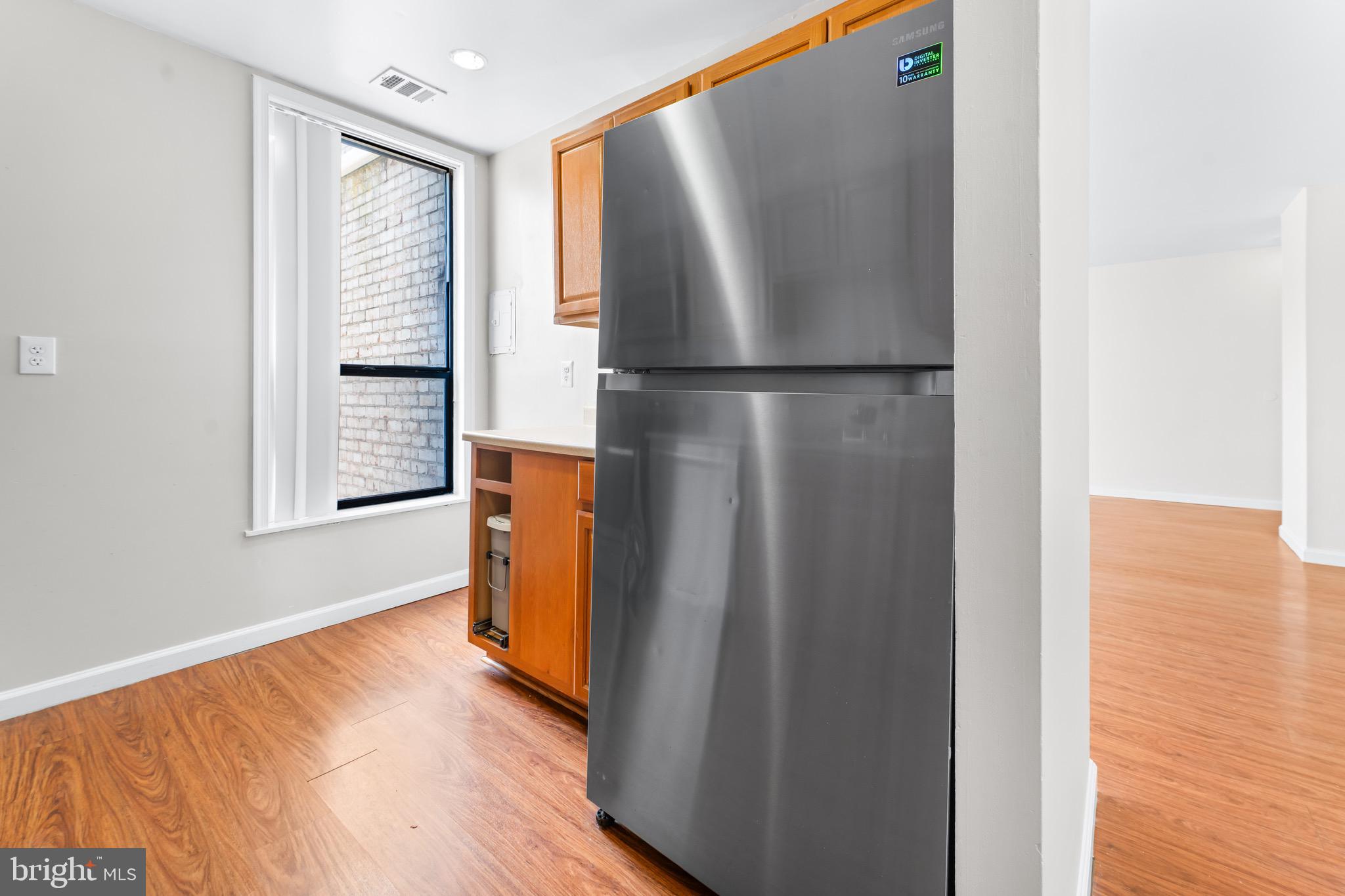 HUNTLEY SQUARE CONDOMINIUMS - Residential