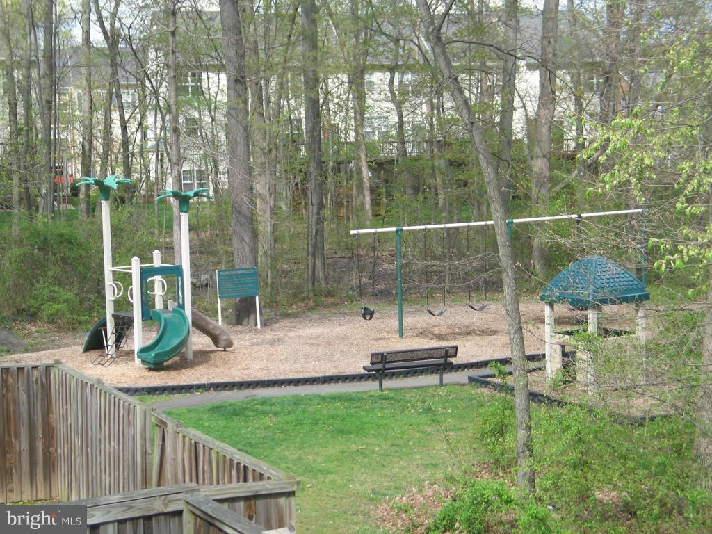 SIGNATURE AT BROADLANDS - Residential Lease