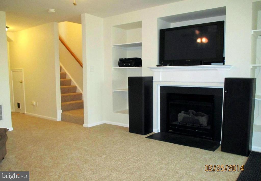 SIGNATURE AT BROADLANDS - Residential Lease