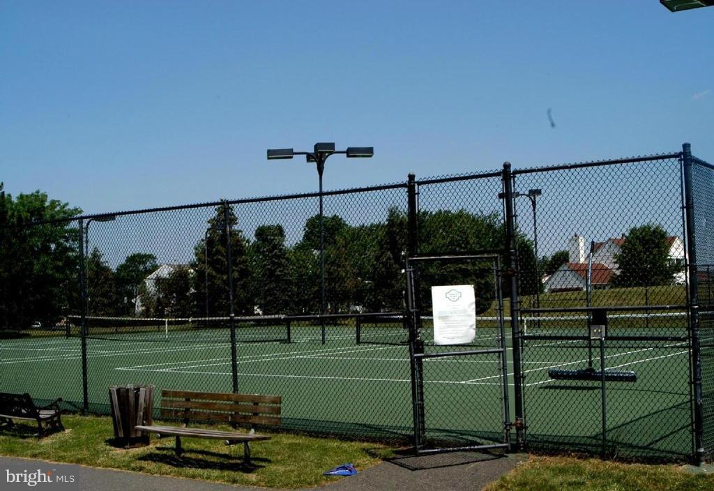 SIGNATURE AT BROADLANDS - Residential Lease