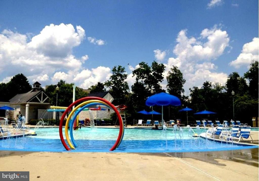 SIGNATURE AT BROADLANDS - Residential Lease