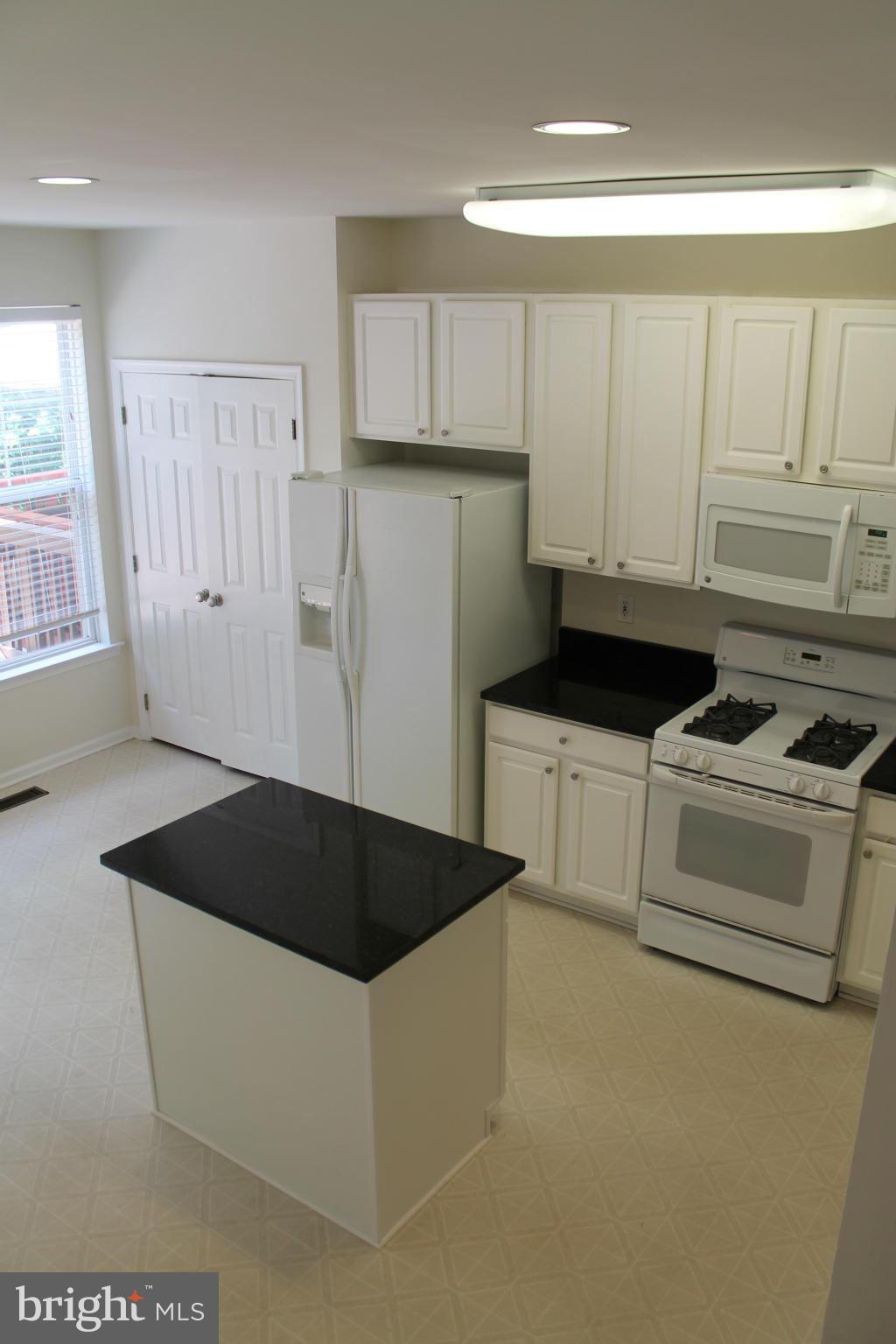 SIGNATURE AT BROADLANDS - Residential Lease