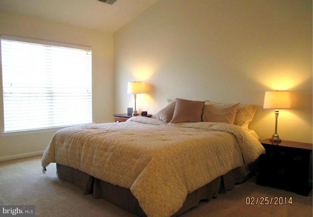 SIGNATURE AT BROADLANDS - Residential Lease