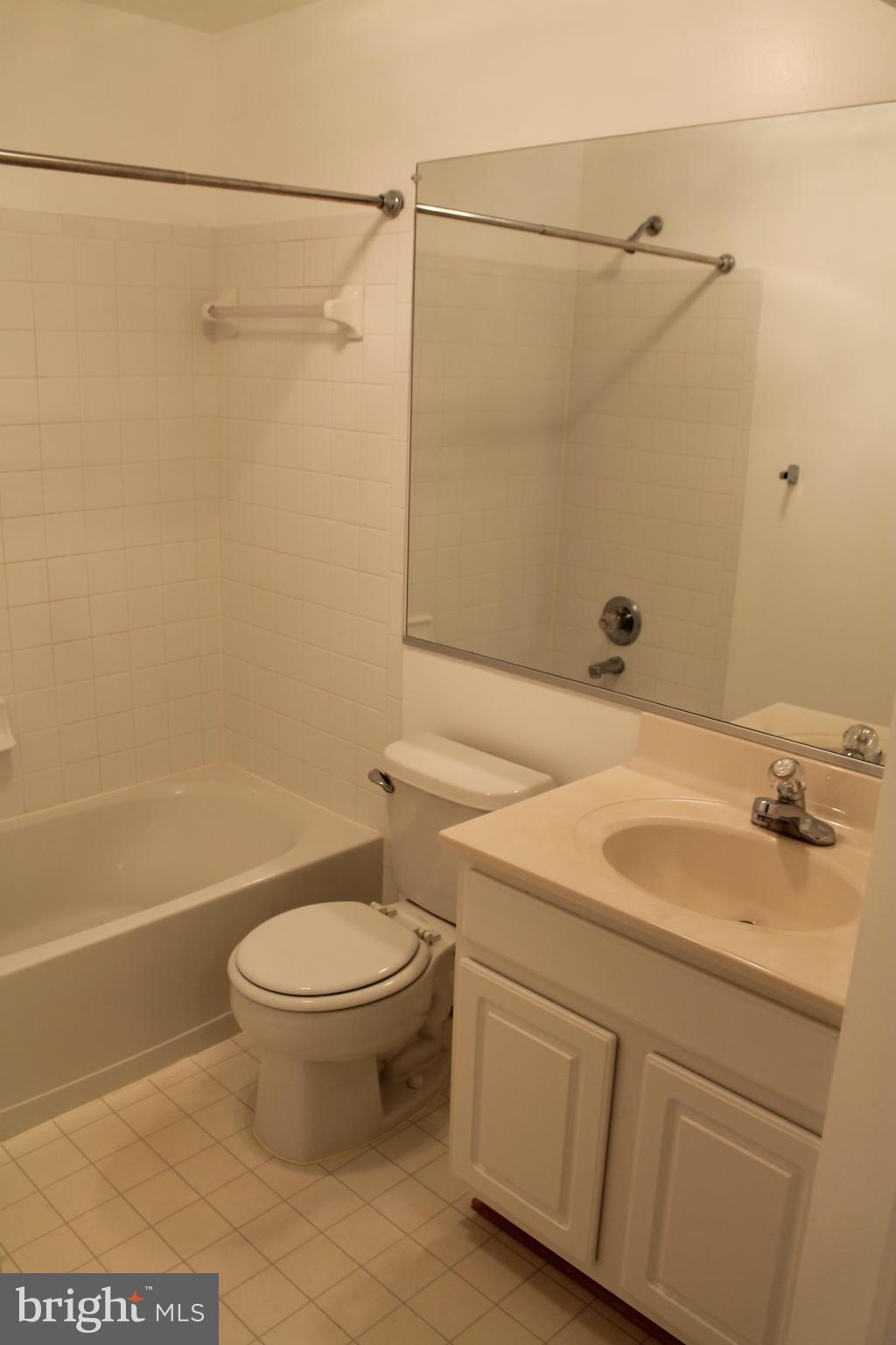 SIGNATURE AT BROADLANDS - Residential Lease