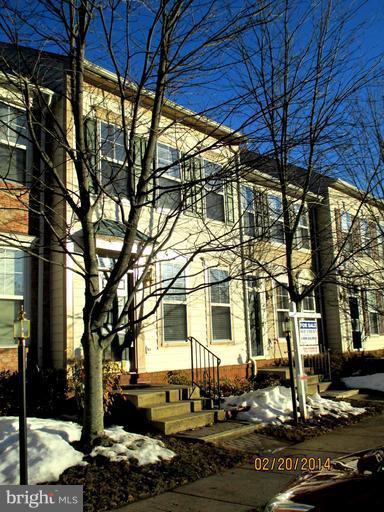 SIGNATURE AT BROADLANDS - Residential Lease