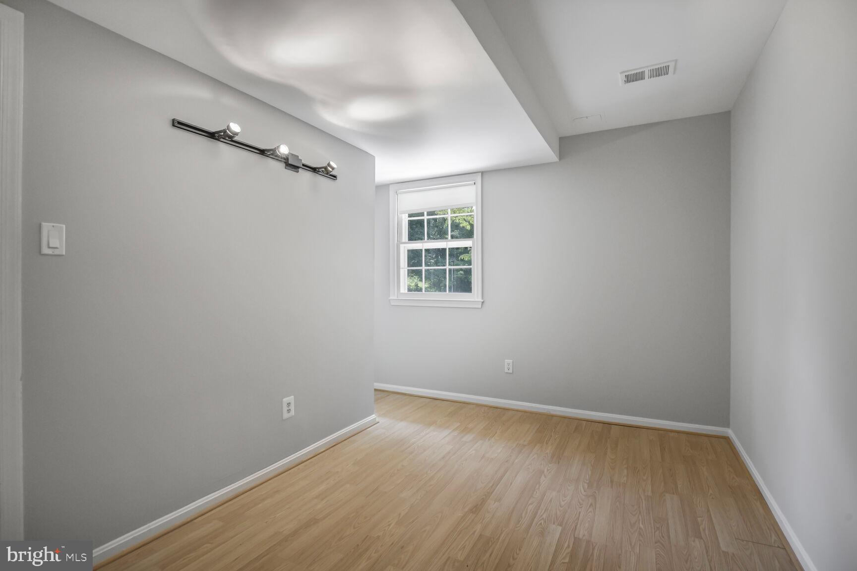 ROBERTS GLEN - Residential