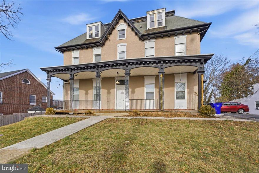 Great Location walking distance to the Beautiful Hagerstown City Park! FIVE (5) Units fully Rented! 
New Rear steps being installed now. 9% CAP RATE, same owner for years. All leases are yearly except one is month to month.
Call for more details and to schedule a tour!