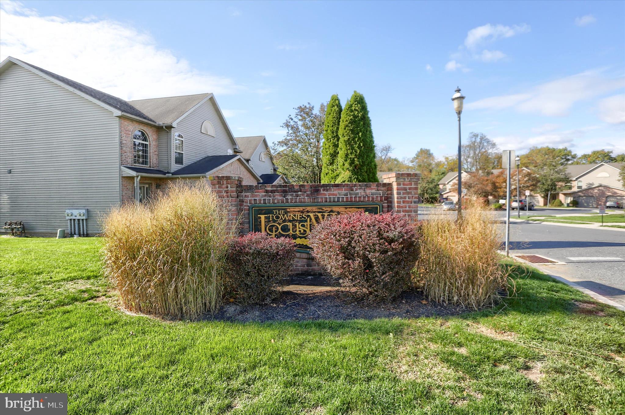 LOCUST WOODS - Residential